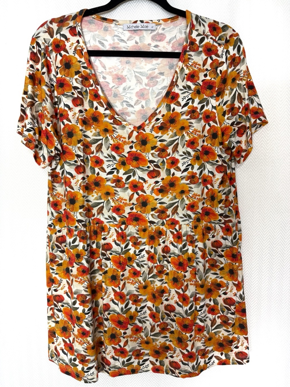 NWOT Michelle Mae Floral V-Neck Women’s Top Size L